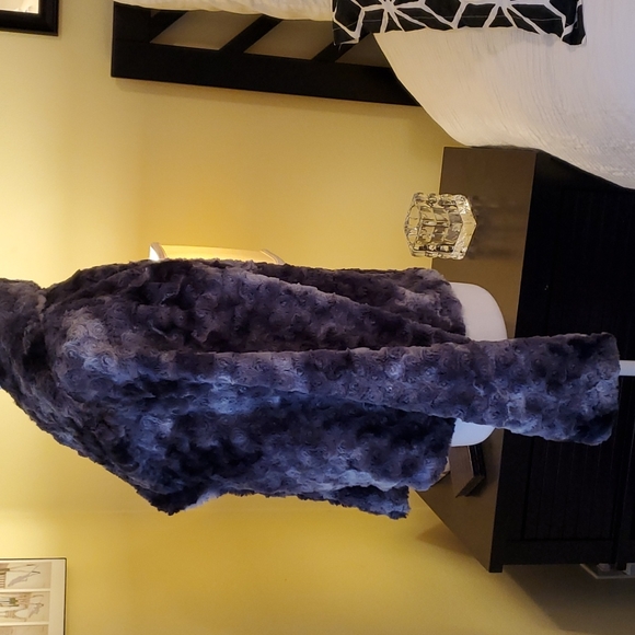 Ladies jacket, Vine Street, Size Medium, gray tones, soft, waist length, lined. - Picture 5 of 10